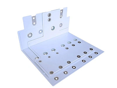 تستخدم قضبان التوصيل المصفحة في أنظمة النقل بالسكك الحديدية لتوصيل الطاقة بكفاءة