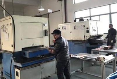 منطقة الصقل والمعالجة السطحية