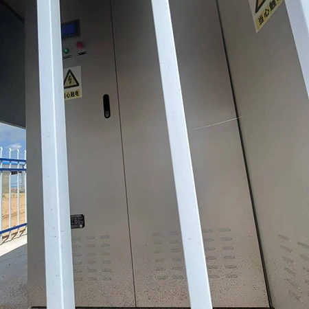 مثبت جهد سيرفو